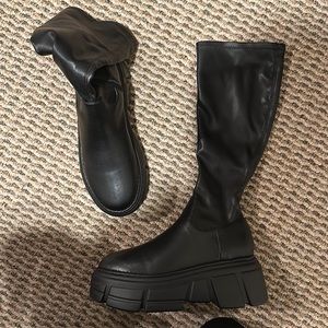 STEVE MADDEN TO THE KNEE STRECH BOOT